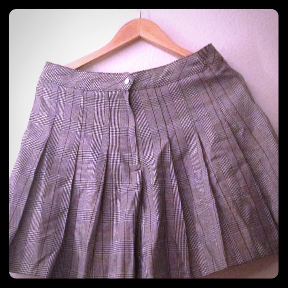 pleated skirt